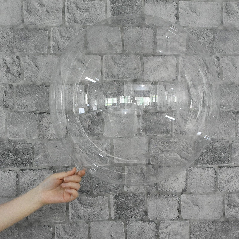 透明で明るいヘリウム風船